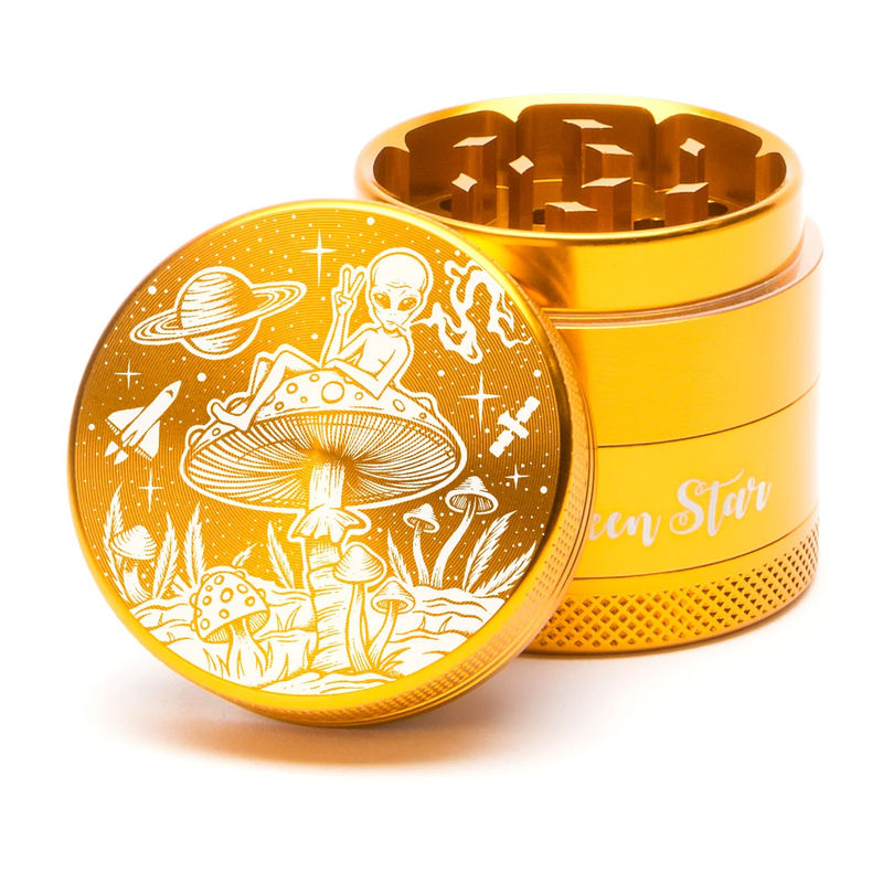 Green Star Creature Medium 4-Piece Grinder - Style:Alien On Mushrooms - Color:Gold