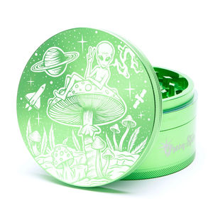 Green Star Creature Large 4-Piece Grinder - Style:Alien On Mushrooms - Color:Green