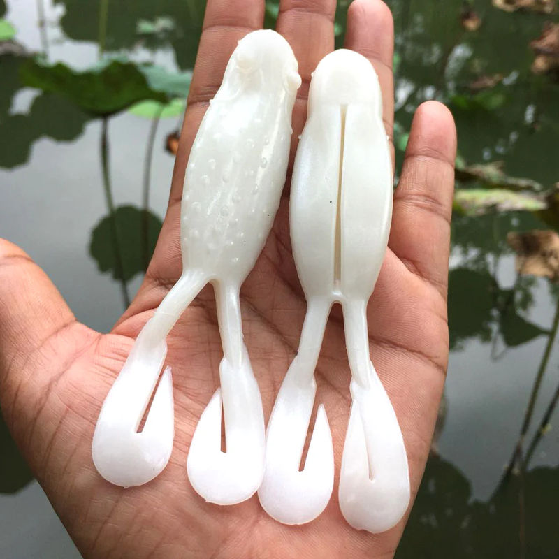 Buzz Frog 4" - Farang Ba Creations - Color:White