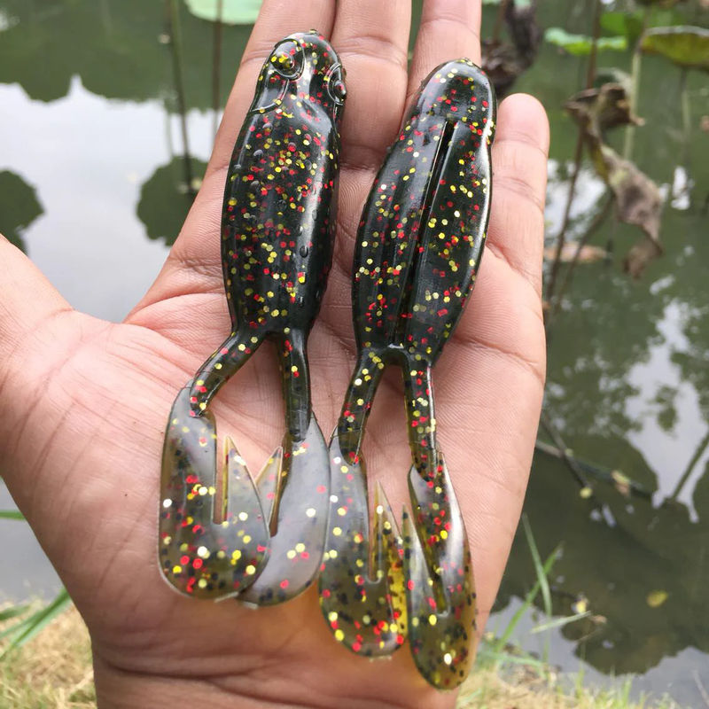 Buzz Frog 4" - Farang Ba Creations - Color:Green/Red/Gold Glitter